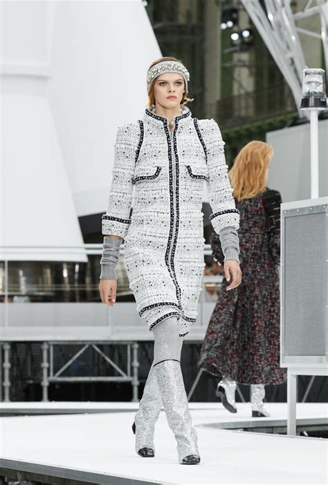 collezione autunnoinverno2017 occniali chanel|Chanel dresses 2017.